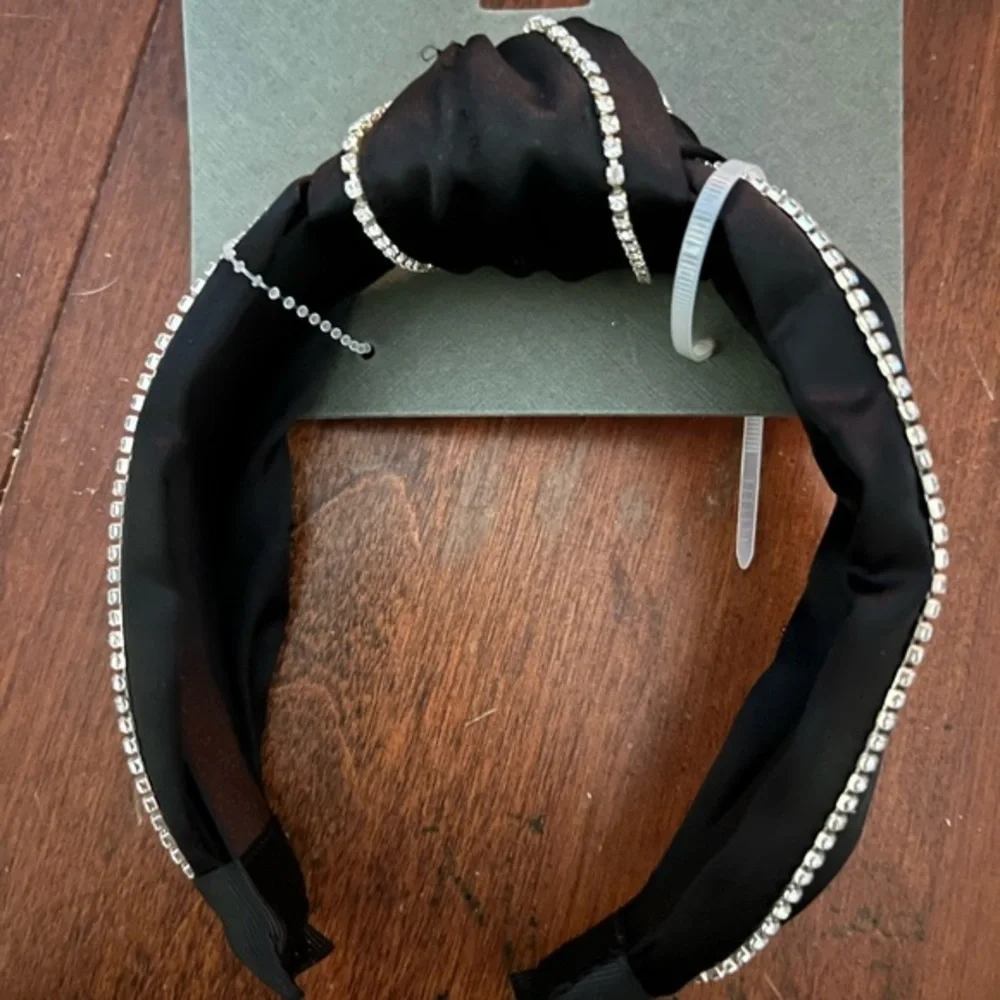 Nordstrom Black and Silver Hair Accessory